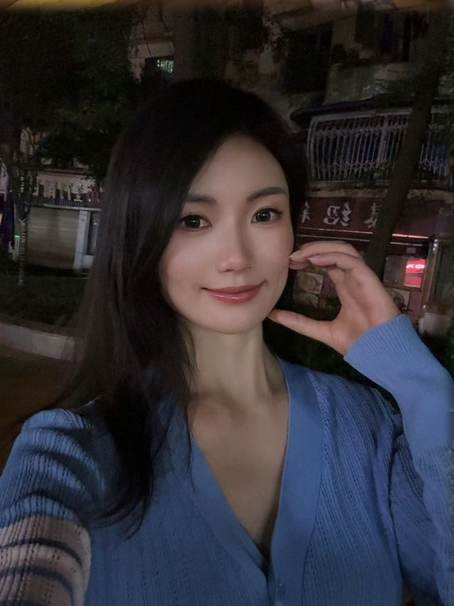一只颖宝夜景肖像